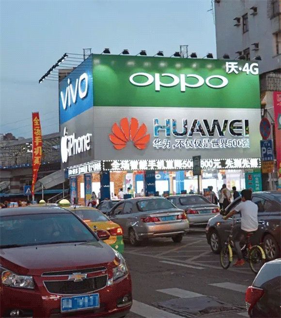OPPO、VIVO、华为的线下体验店遍布乡镇 OPPO、VIVO、华为的线下体验店遍布乡镇